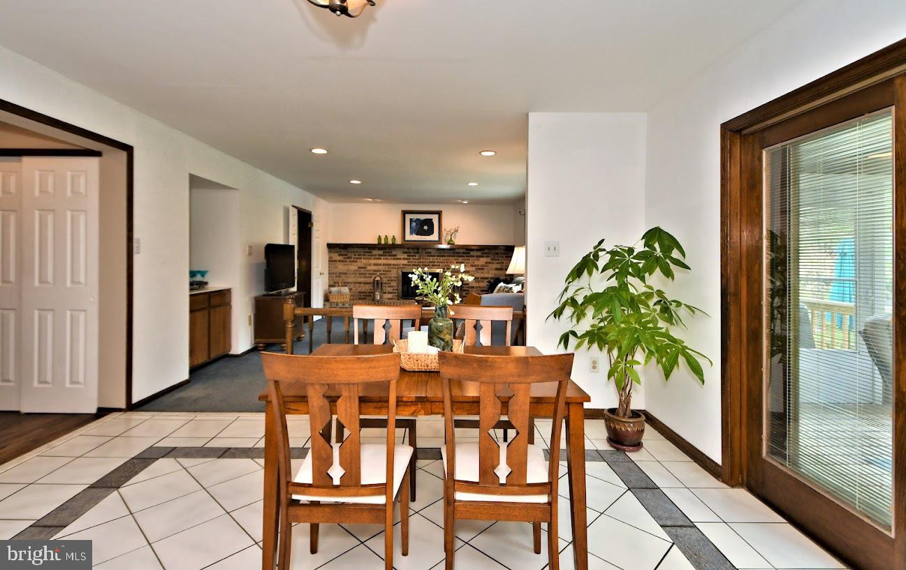 700 Park Road Lansdale, PA 19446 - Photo 23 of 101 Pretty contrast tile accent