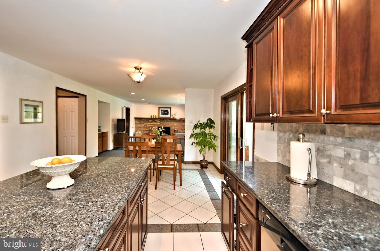 700 Park Road Lansdale, PA 19446 - Photo 26 of 101 Attractive Granite Counter tops