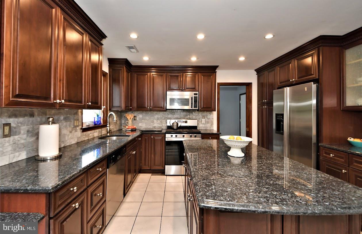 700 Park Road Lansdale, PA 19446 - Photo 29 of 101 Cherry Cabinets by Craftmaid