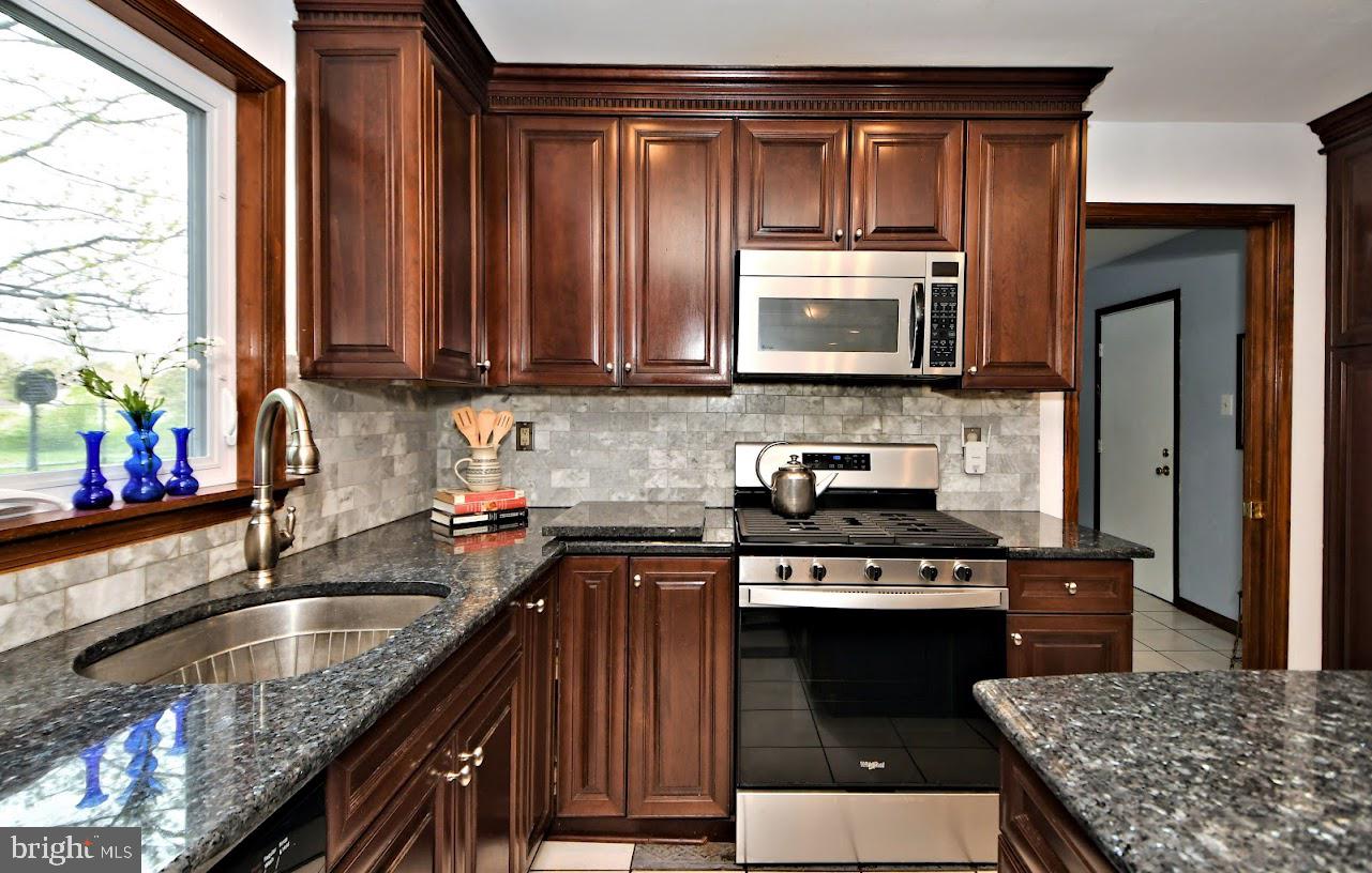 700 Park Road Lansdale, PA 19446 - Photo 33 of 101 New GE 5 Burner Gas Range