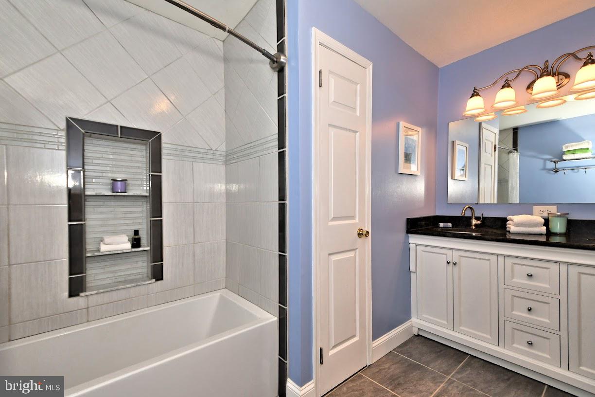 700 Park Road Lansdale, PA 19446 - Photo 52 of 101 Niche Shelf over Tub