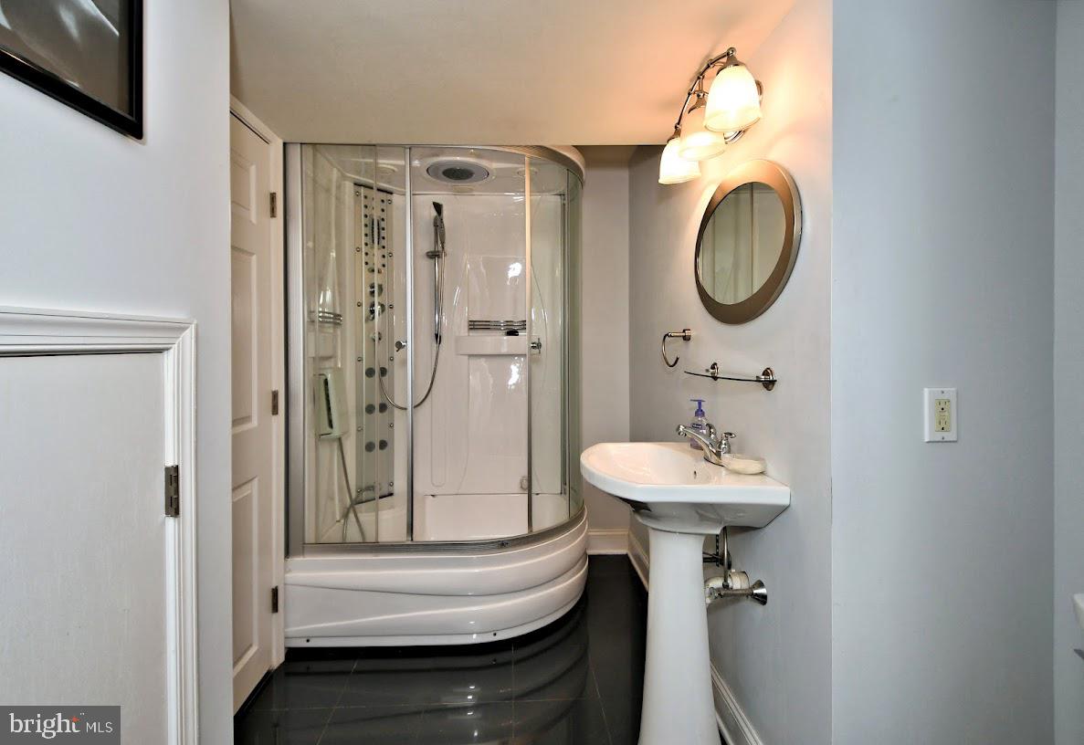 700 Park Road Lansdale, PA 19446 - Photo 82 of 101 Bathroom 3