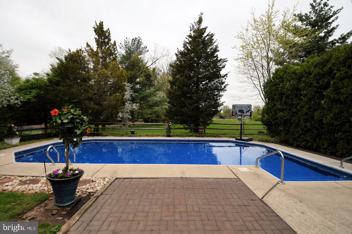 700 Park Road Lansdale, PA 19446 - Photo 93 of 101 Porch view of Pool