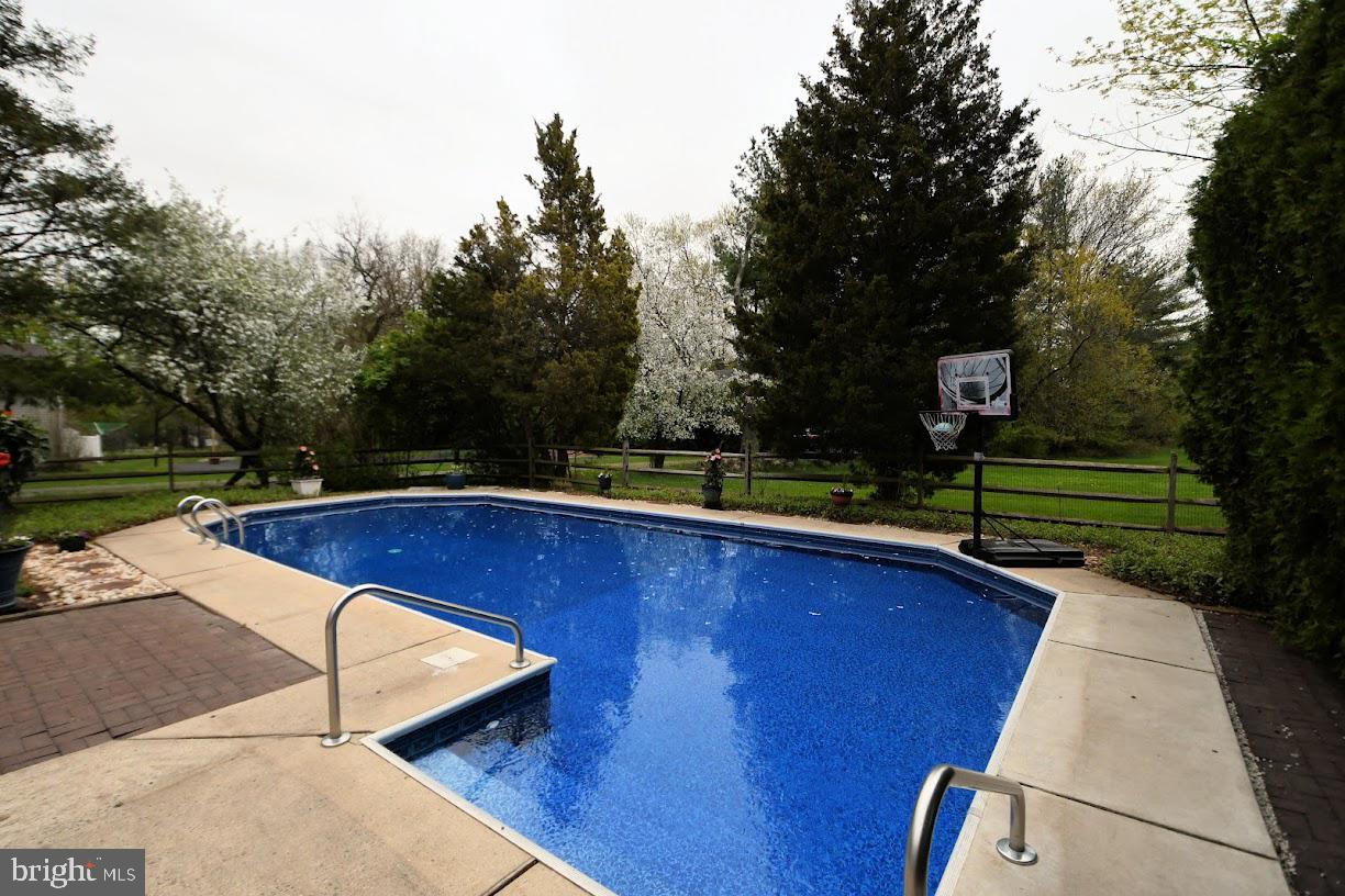 700 Park Road Lansdale, PA 19446 - Photo 95 of 101 Pool Decking