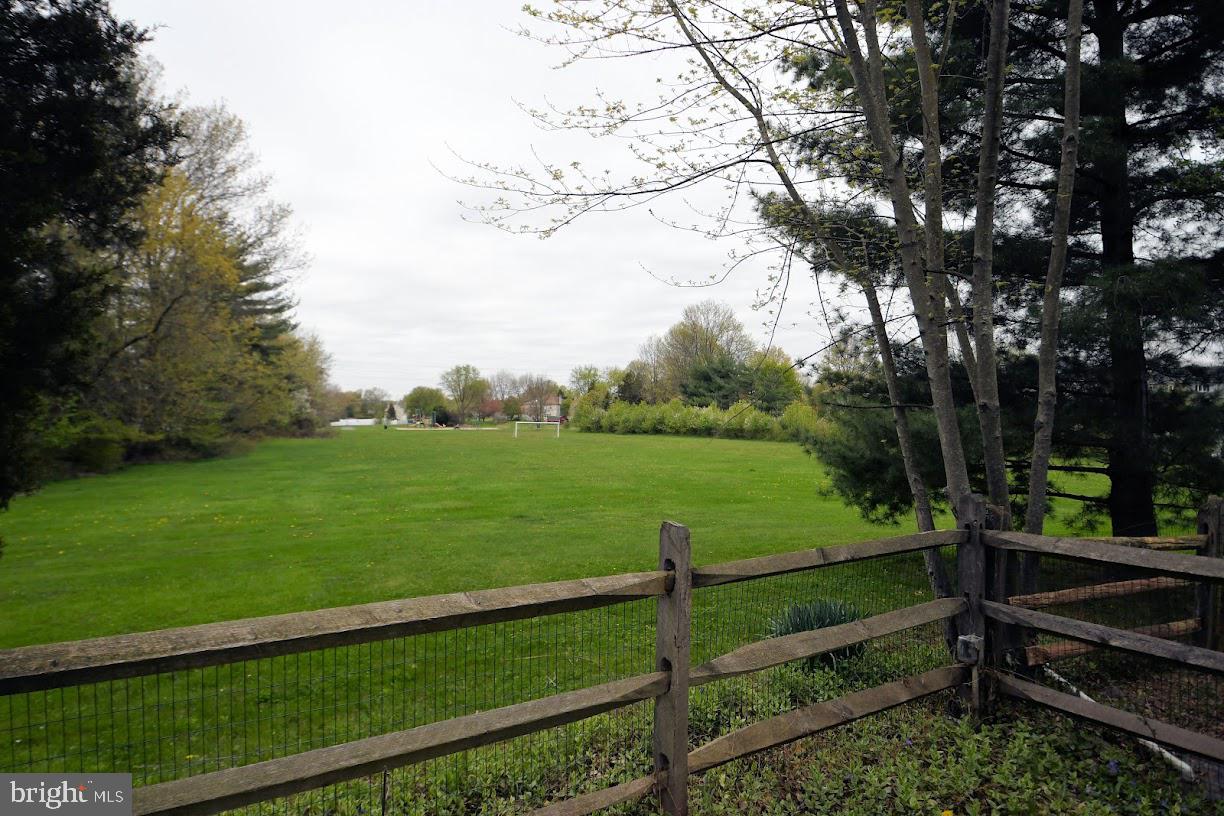 700 Park Road Lansdale, PA 19446 - Photo 98 of 101 Fence view of Park