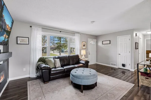 $350,000 | 319 Walnut Avenue Southwest, St. Michael, MN 55376