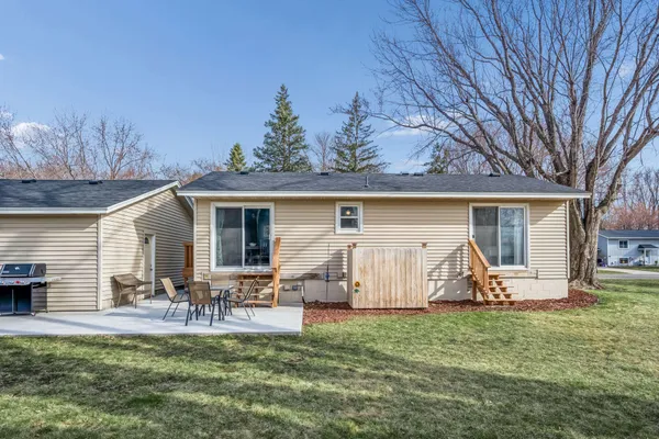 $350,000 | 319 Walnut Avenue Southwest, St. Michael, MN 55376