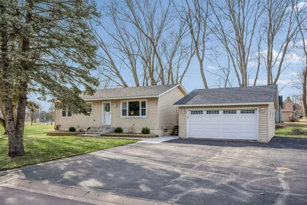 $350,000 | 319 Walnut Avenue Southwest, St. Michael, MN 55376