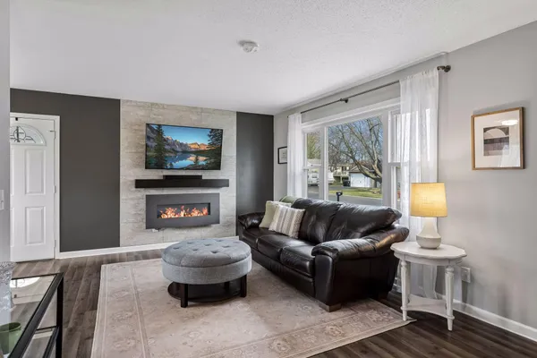 $350,000 | 319 Walnut Avenue Southwest, St. Michael, MN 55376