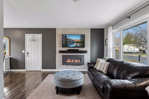 $350,000 | 319 Walnut Avenue Southwest, St. Michael, MN 55376