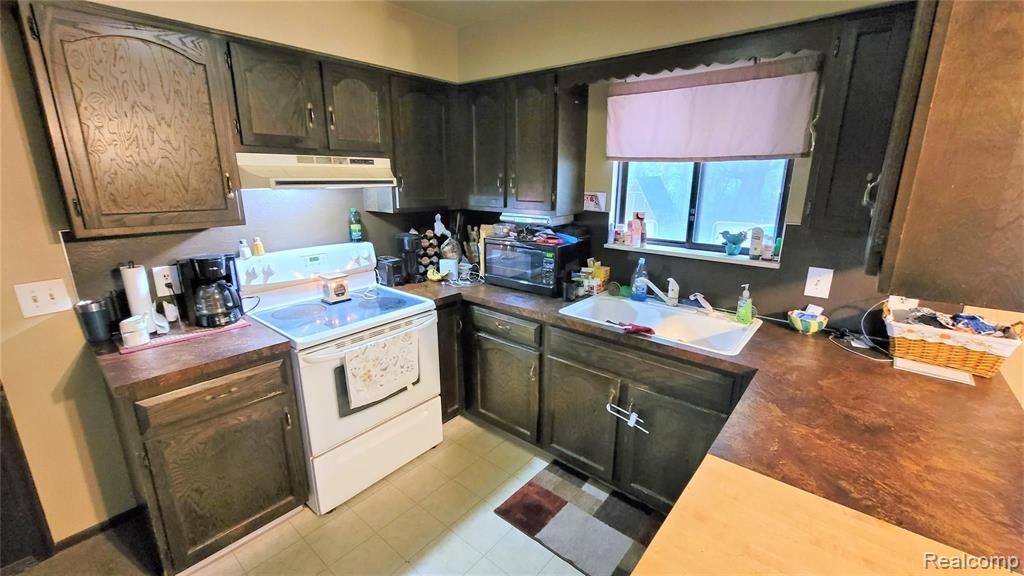 5474 Deland Road Flushing, MI 48433 - Photo 7 of 42