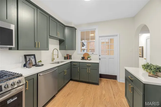 $550,000 | 634 Barstow Place, Webster Groves, MO 63119