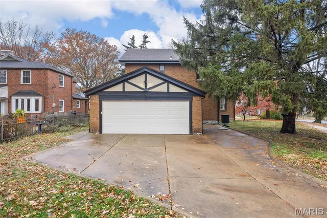 $550,000 | 634 Barstow Place, Webster Groves, MO 63119