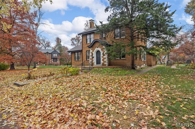 $550,000 | 634 Barstow Place, Webster Groves, MO 63119