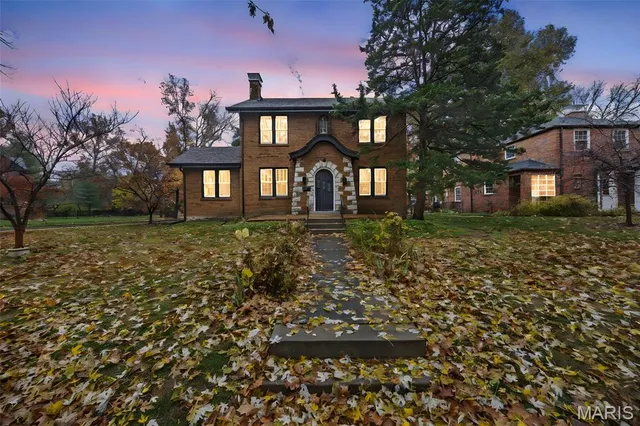 $550,000 | 634 Barstow Place, Webster Groves, MO 63119