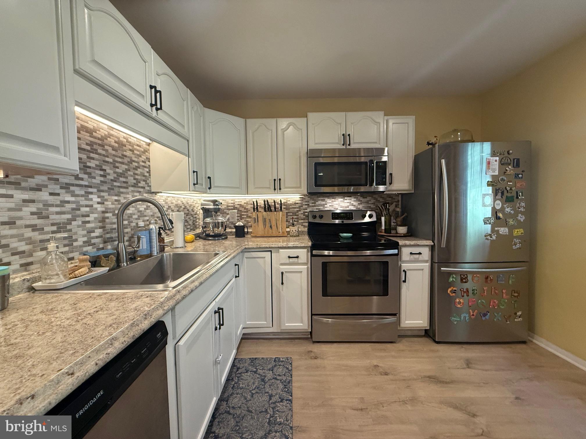 178 Elephant Road, Unit B11 Dublin, PA 18917 - Photo 4 of 20 Kitchen