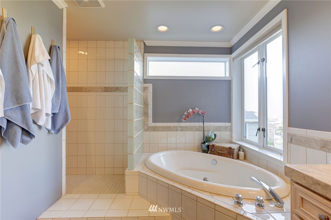 366 Prospect Street Seattle, WA 98109 - Photo 14 of 25 Gallery Image 14