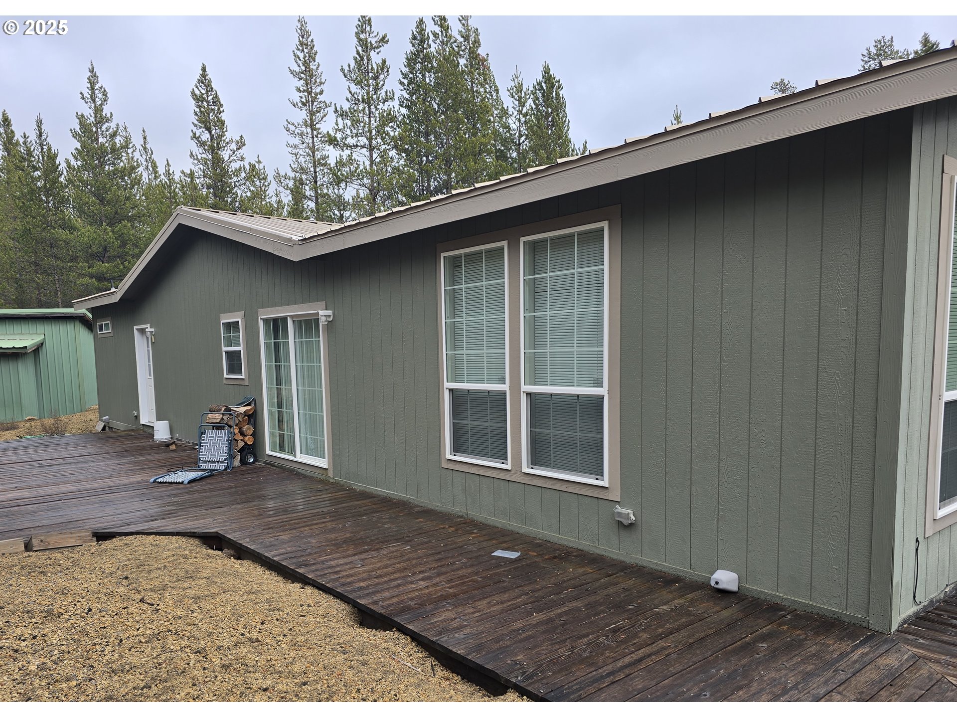 125220 Cappy Court Crescent Lake, OR 97733 - Photo 3 of 34 a front view of a house with a yard