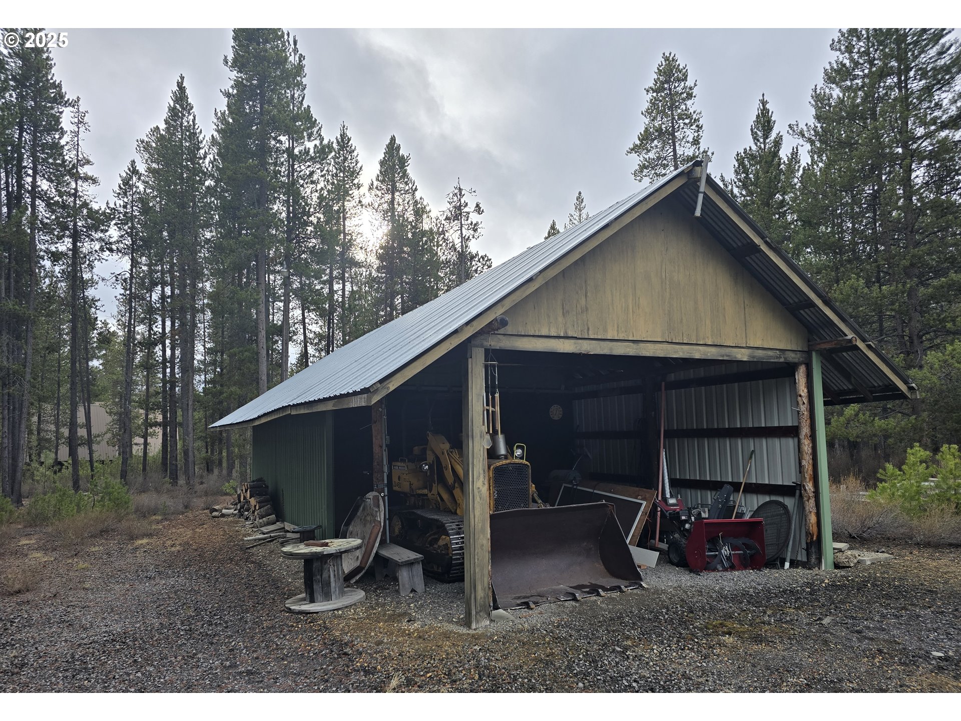 125220 Cappy Court Crescent Lake, OR 97733 - Photo 32 of 34 a view of backyard with wooden fence and roof