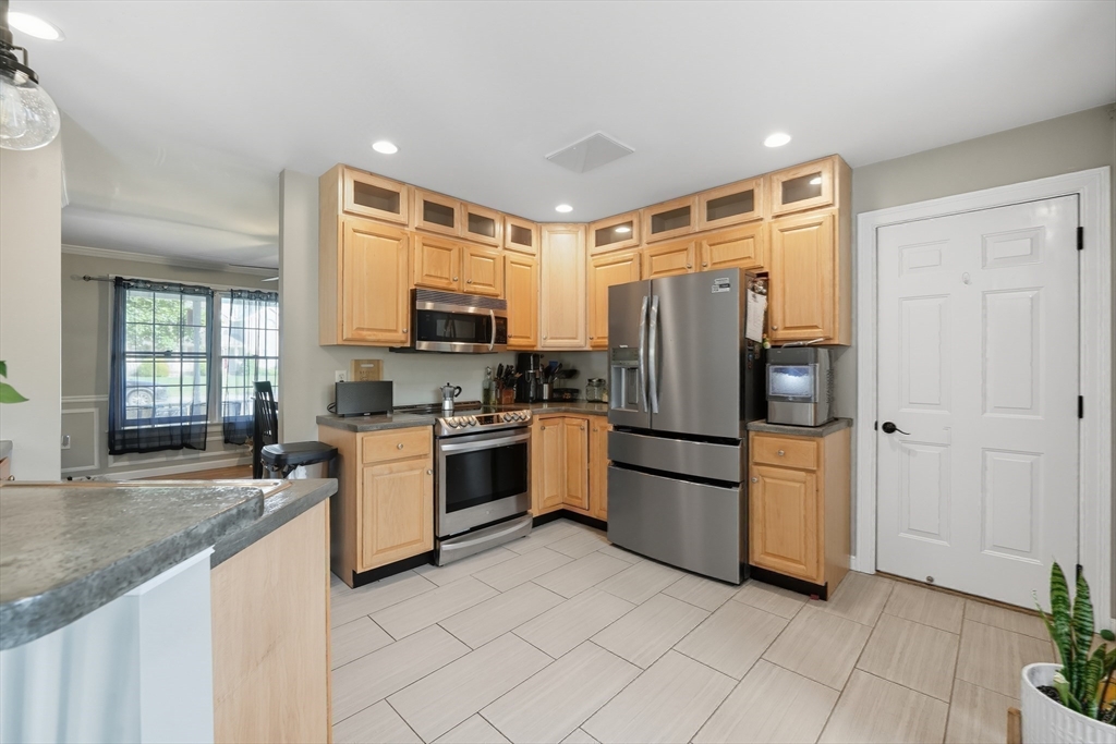 31 Woodland Ridge Southwick, MA 01077 - Photo 14 of 26