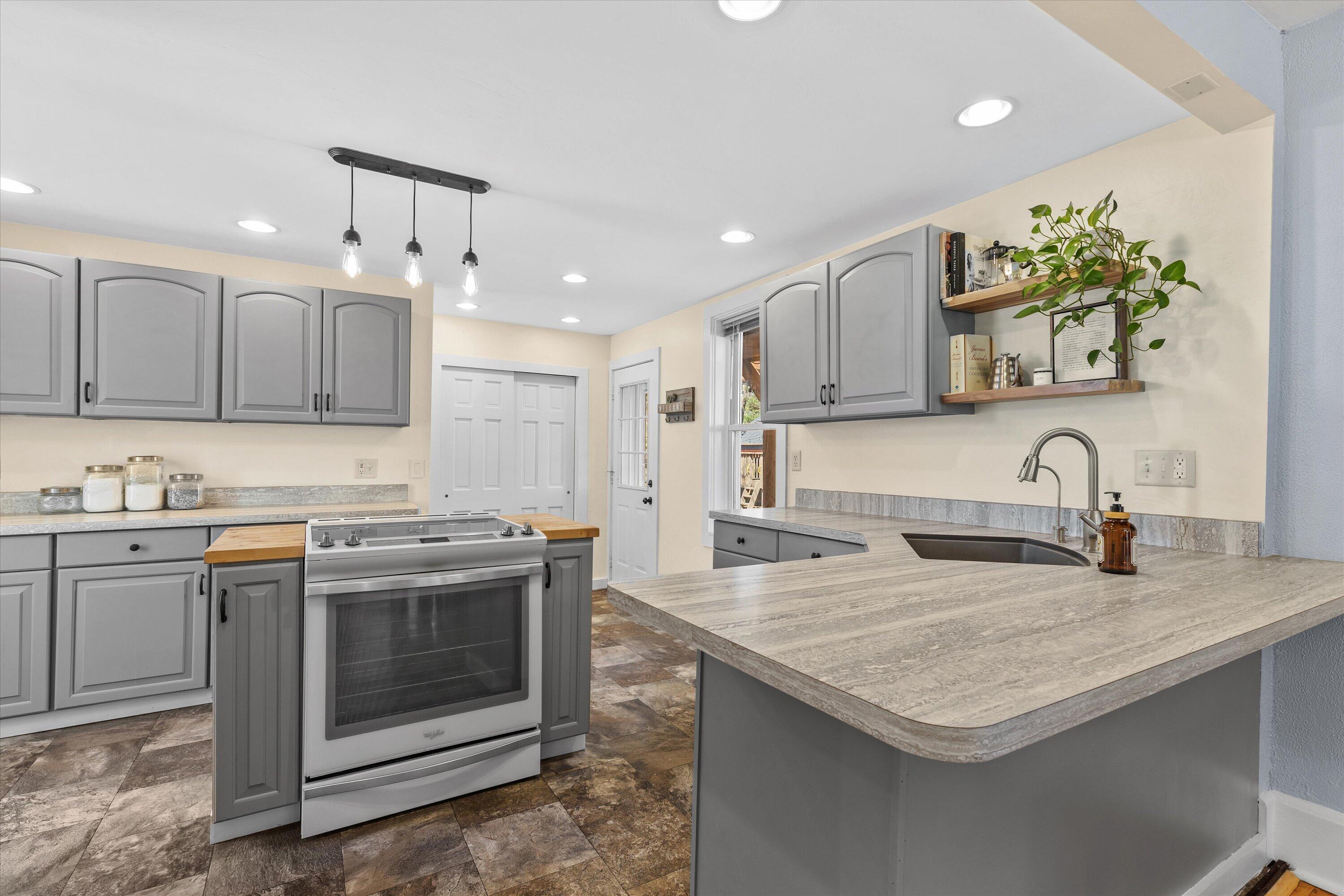 46 South Concord Road Oconomowoc, WI 53066 - Photo 10 of 64 23-0G8A8143