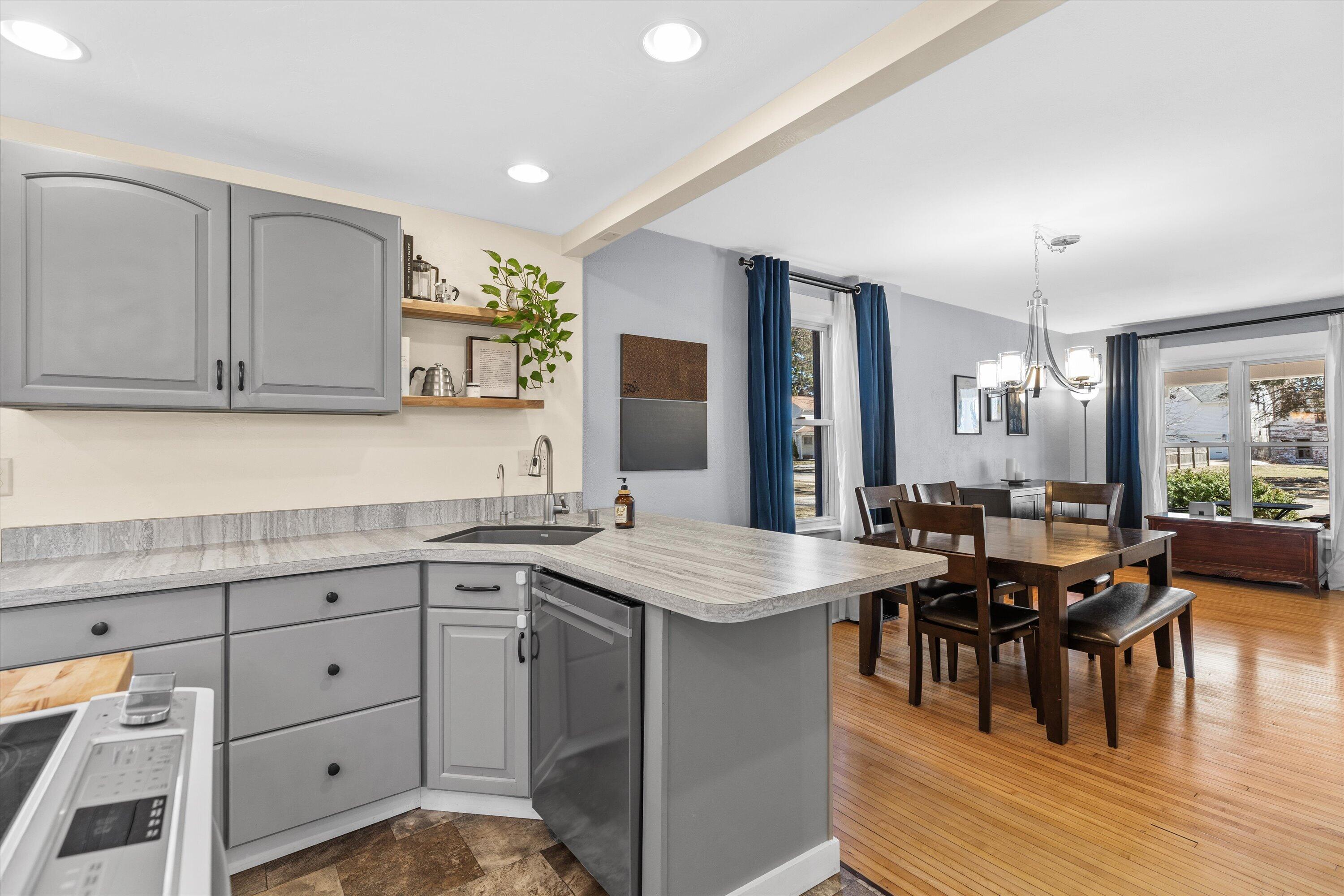 46 South Concord Road Oconomowoc, WI 53066 - Photo 14 of 64 29-0G8A8182