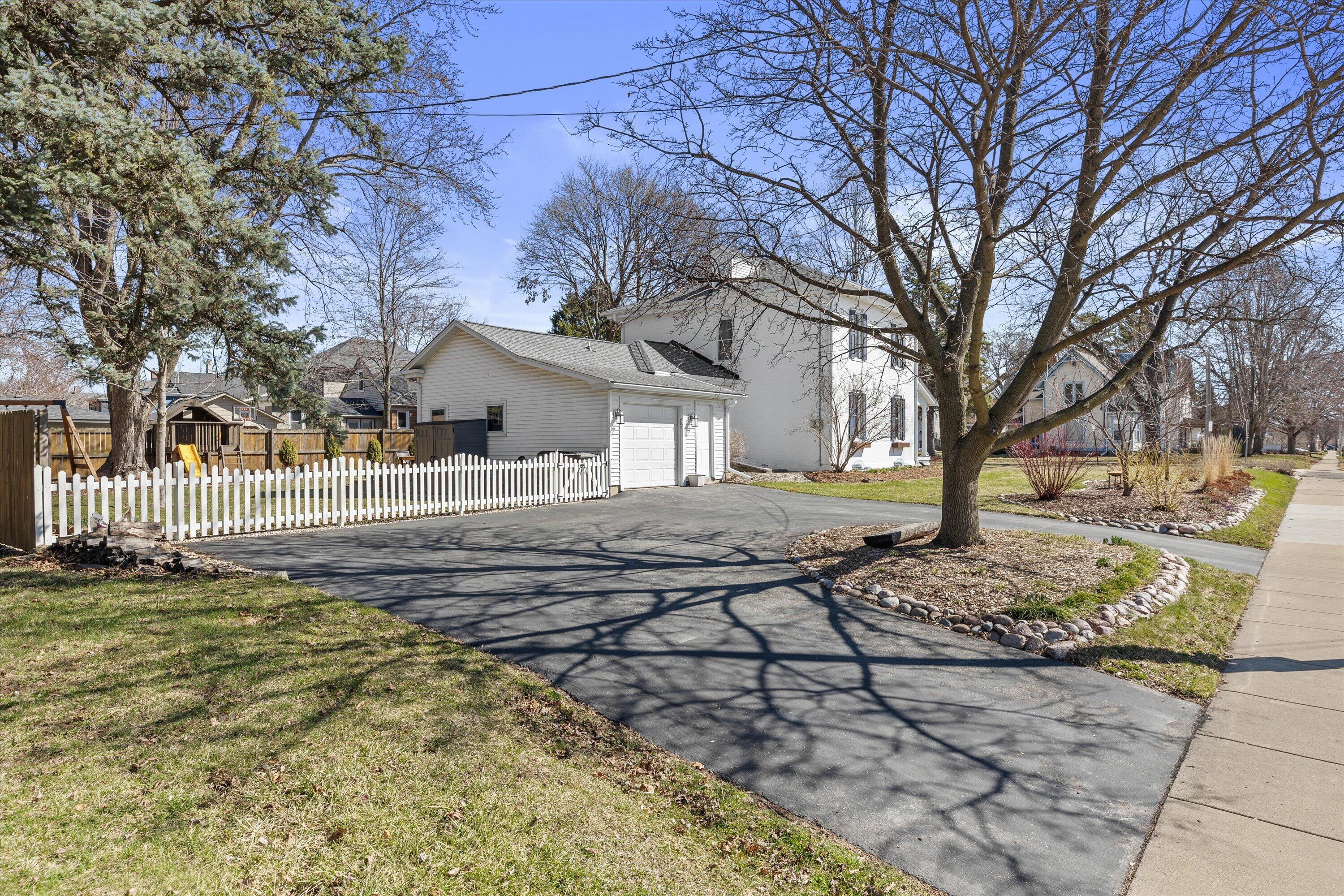 46 South Concord Road Oconomowoc, WI 53066 - Photo 60 of 64 08-0G8A8053