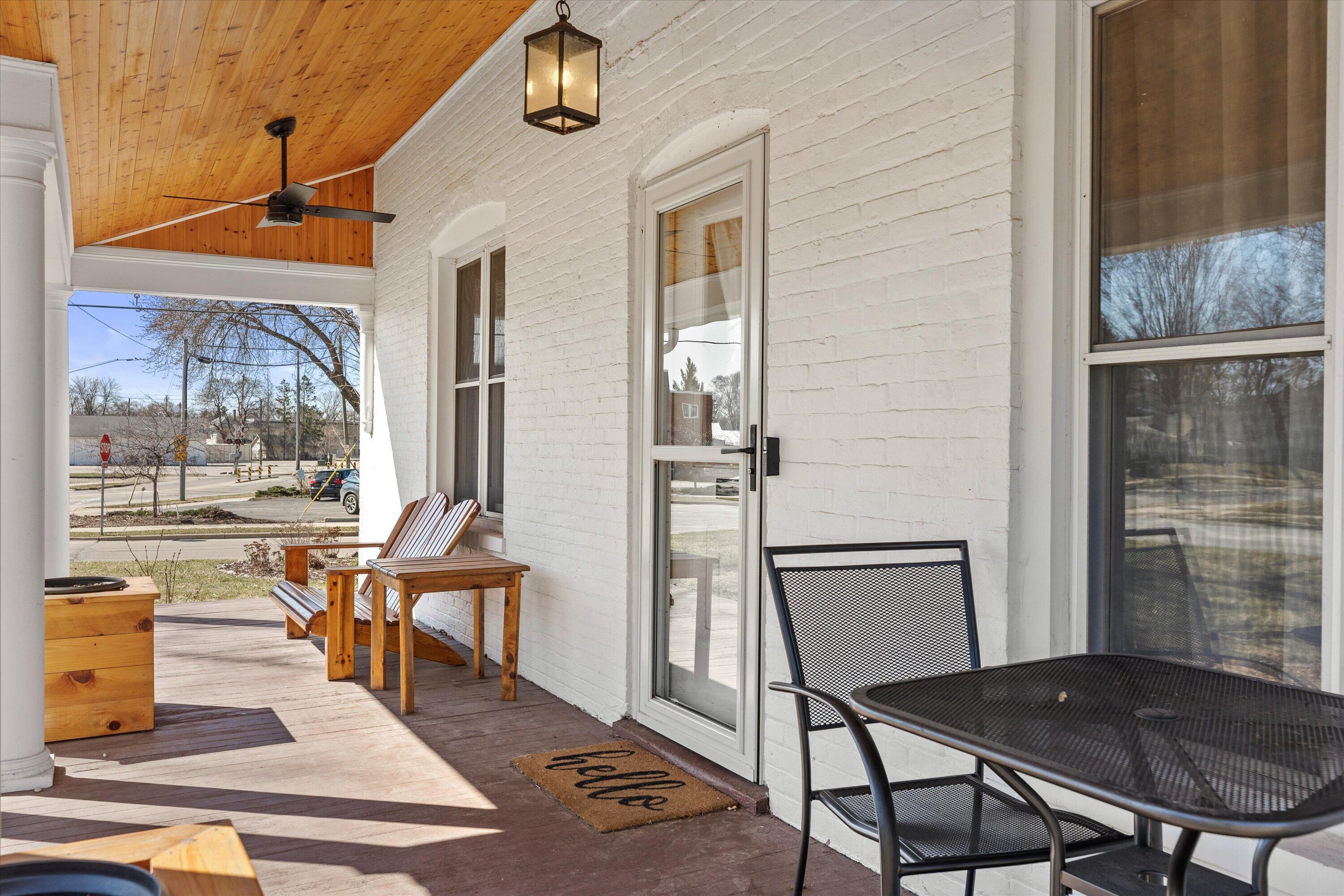 46 South Concord Road Oconomowoc, WI 53066 - Photo 4 of 64 06-0G8A8044