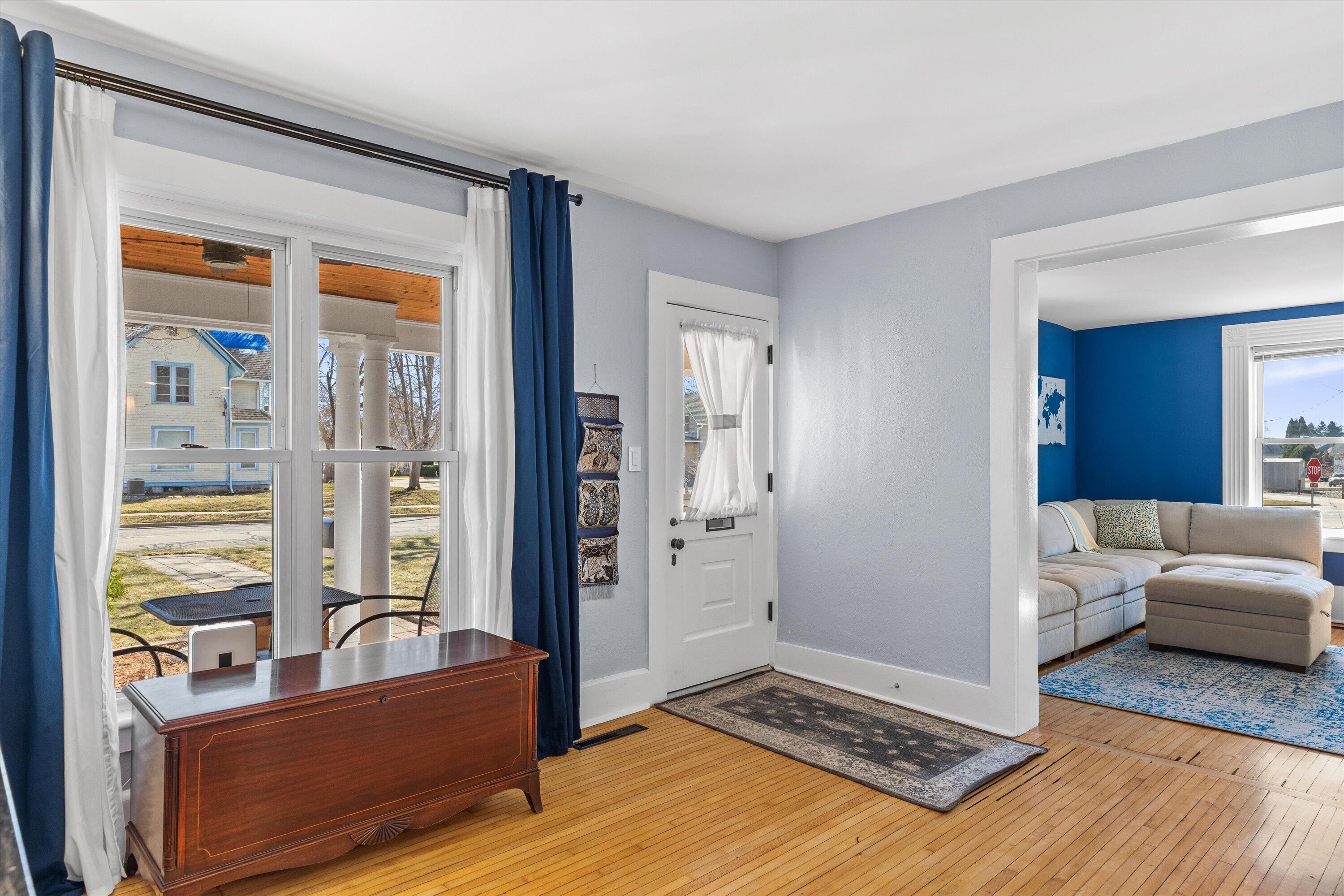 46 South Concord Road Oconomowoc, WI 53066 - Photo 5 of 64 17-0G8A8107