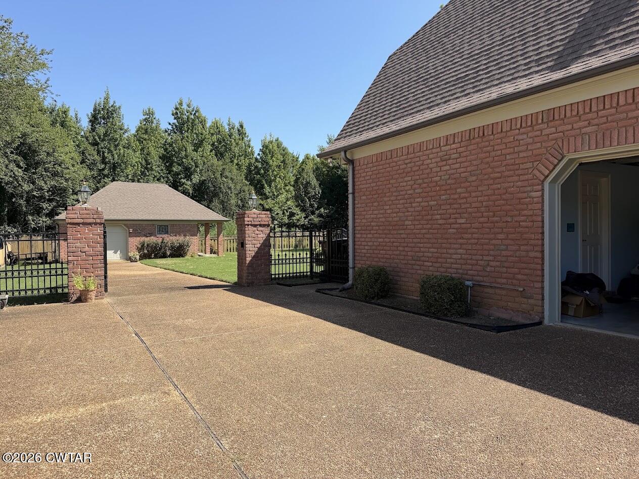 9770 Frank Road Germantown, TN 38139 - Photo 9 of 61 Garage-Backyard