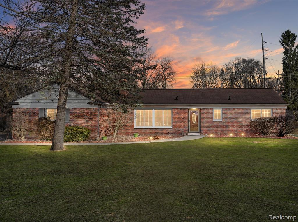 1062 North Adams Road Rochester, MI 48306 - Photo 8 of 28
