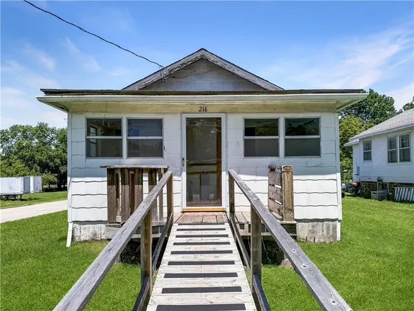 $60,000 | 216 West 22nd Street, Higginsville, MO 64037