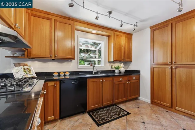 $1,390,000 | 1759 Crescent Drive, Walnut Creek, CA 94598