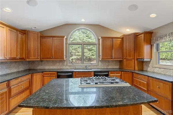 $659,900 | 7266 Wakefield Drive, Manlius, NY 13066