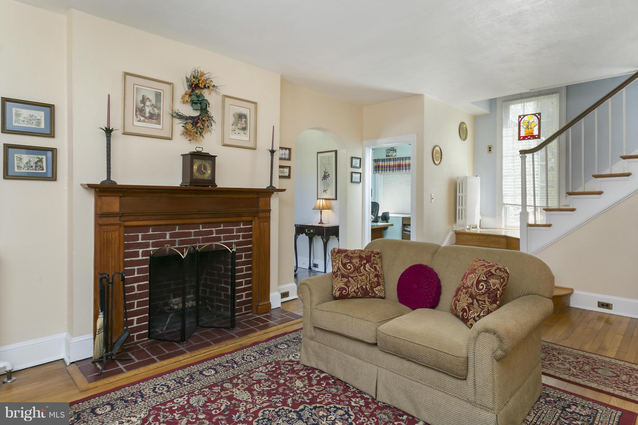 813 Wellington Road Baltimore, MD 21212 - Photo 4 of 30 Living Room