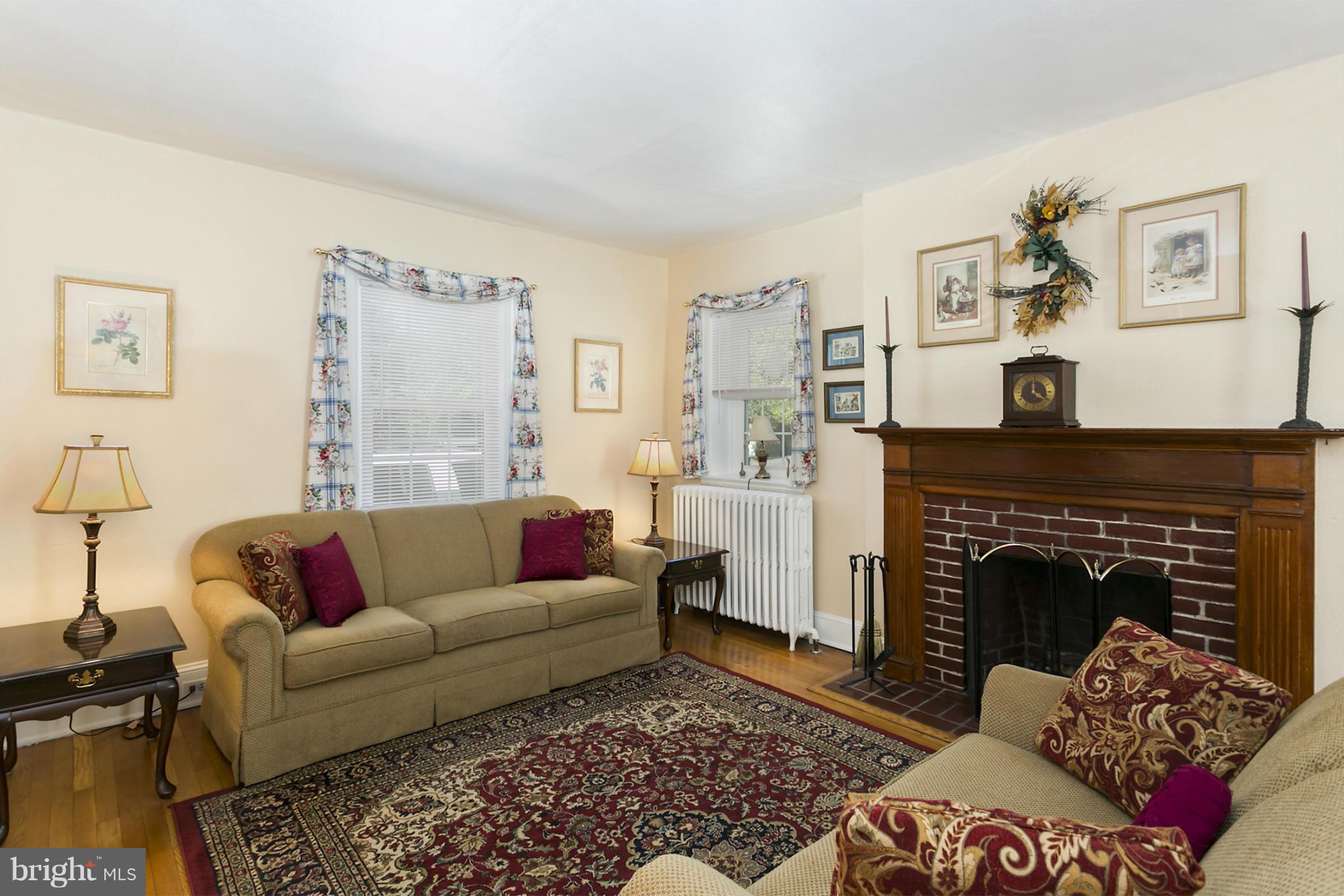 813 Wellington Road Baltimore, MD 21212 - Photo 5 of 30 Living Room