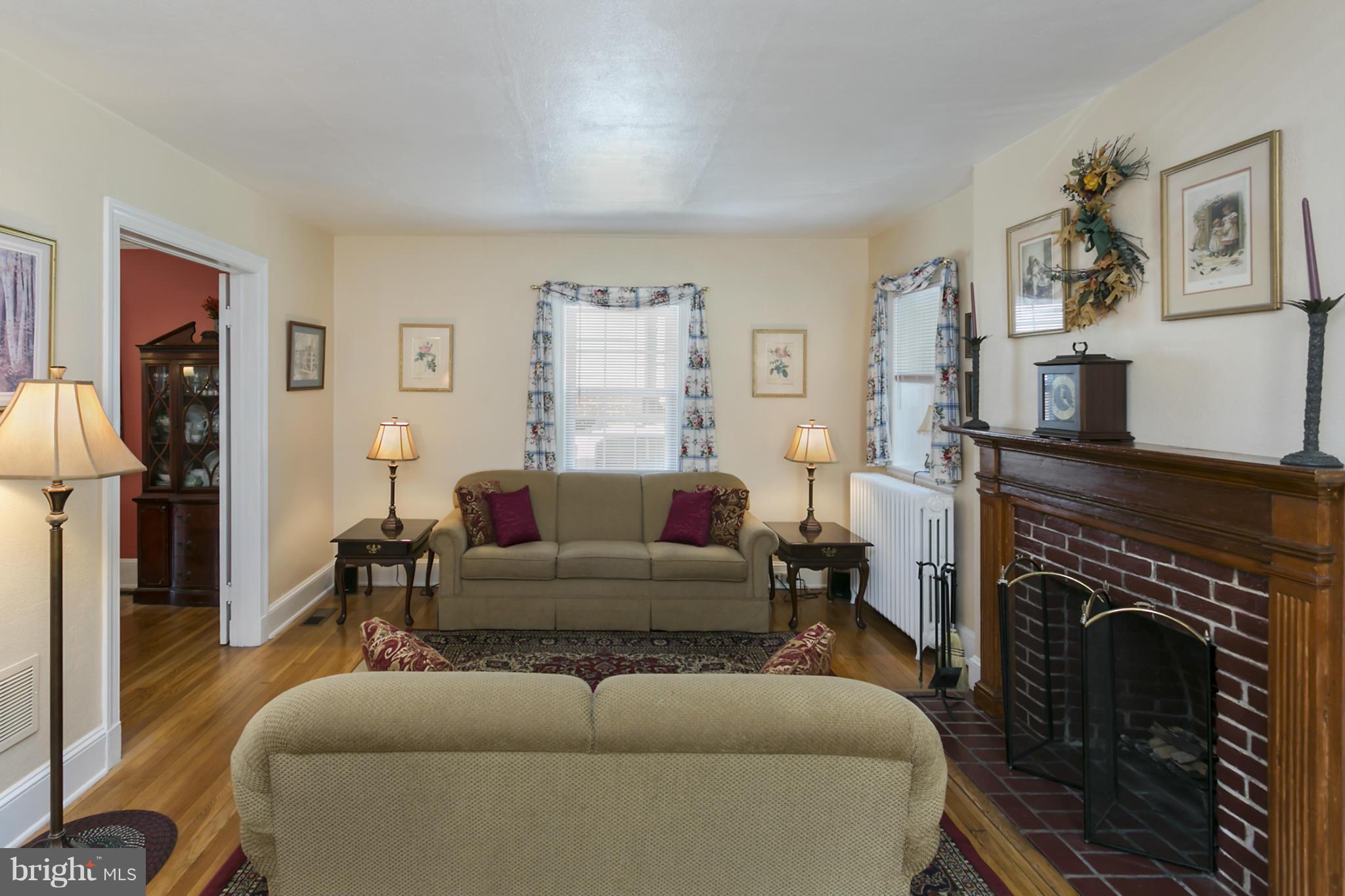 813 Wellington Road Baltimore, MD 21212 - Photo 7 of 30 Living Room