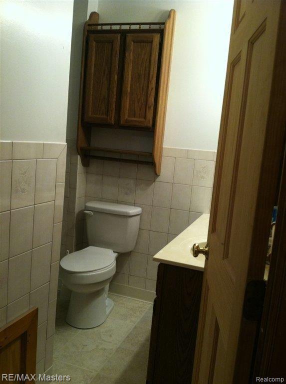 23873 Merriman Road New Boston, MI 48164 - Photo 7 of 9 bathroom.jpg