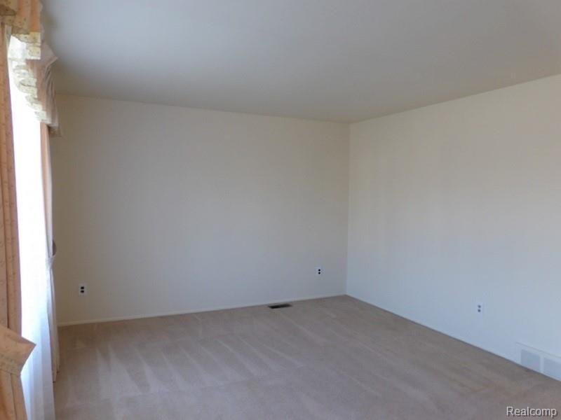 15580 Colbert Street Romulus, MI 48174 - Photo 10 of 25 Neutral decor!