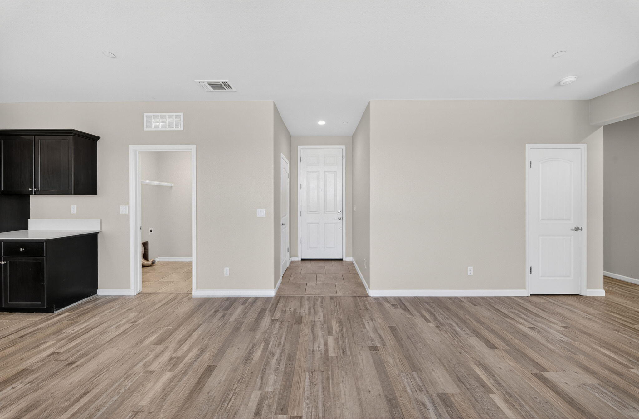 3272 Spring Sails Avenue Tulare, CA 93274 - Photo 4 of 43