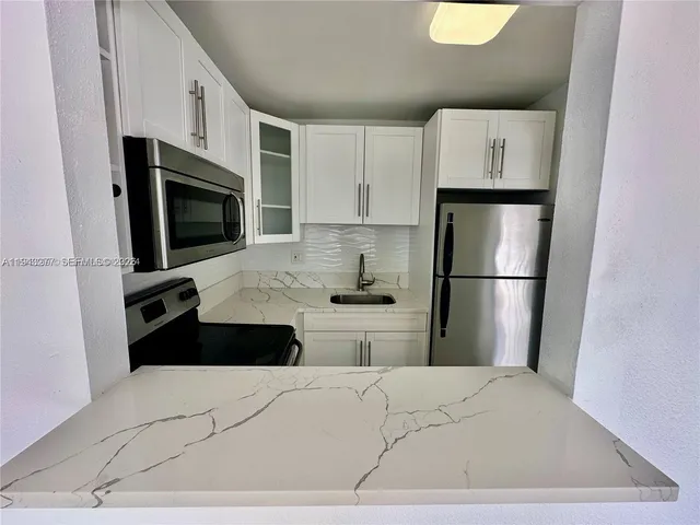 $130,000 | 241 Southeast 9th Avenue, Unit 207, Pompano Beach, FL 33060