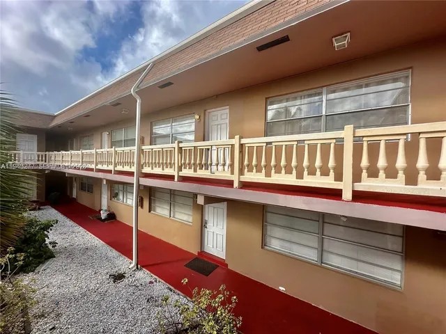 $130,000 | 241 Southeast 9th Avenue, Unit 207, Pompano Beach, FL 33060