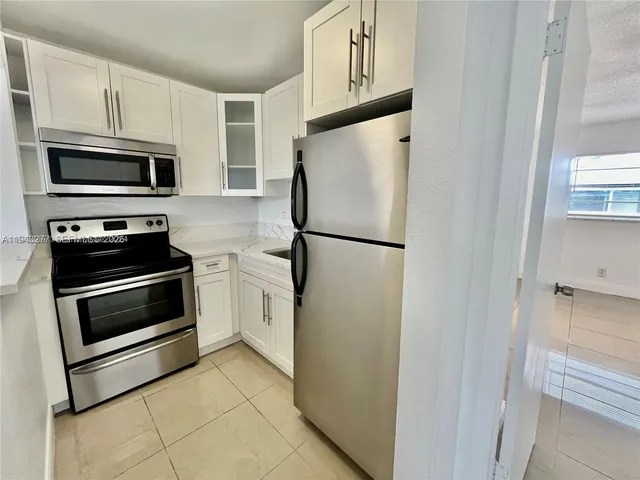 $130,000 | 241 Southeast 9th Avenue, Unit 207, Pompano Beach, FL 33060