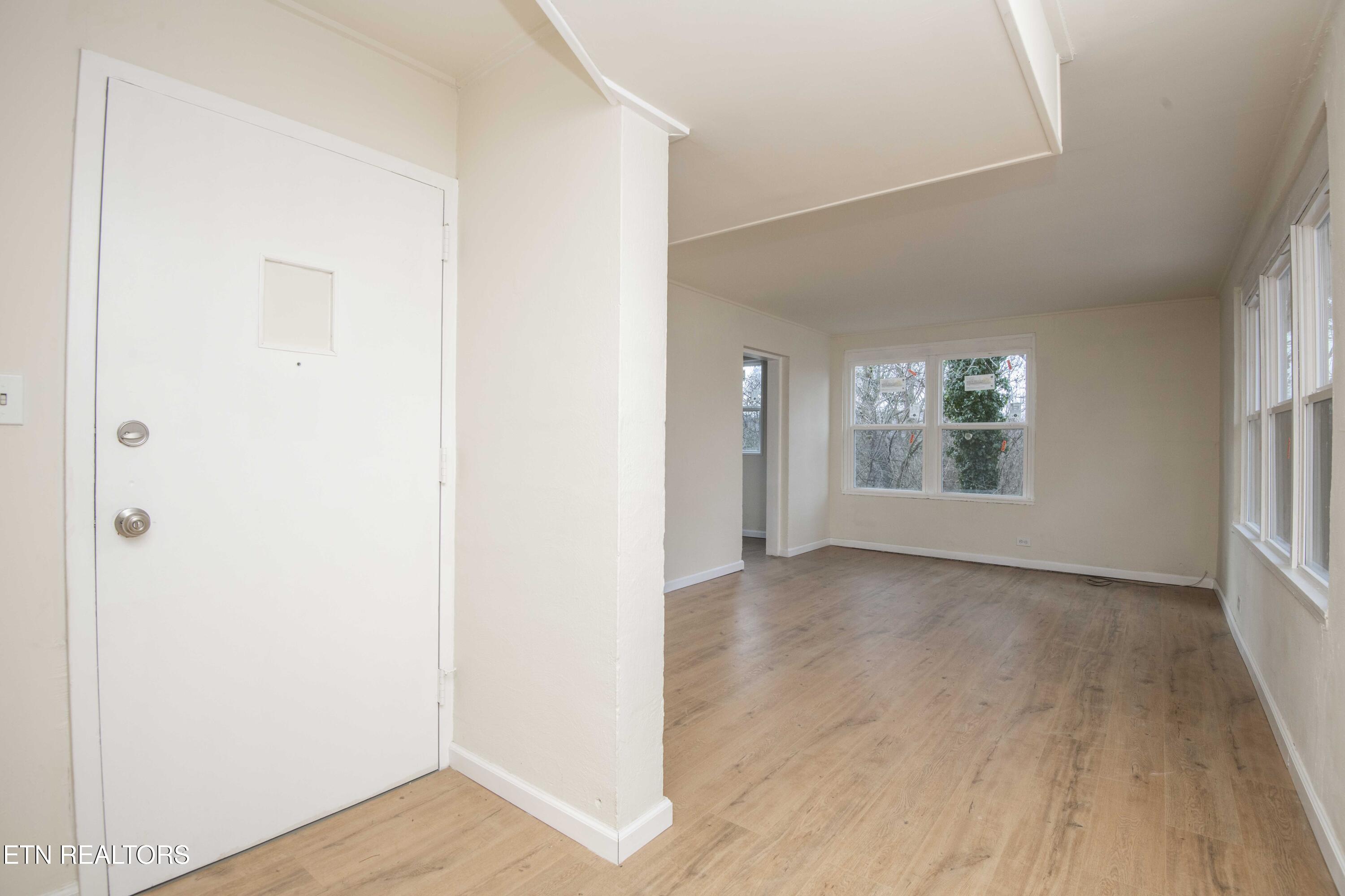 110 Paine Lane Oak Ridge, TN 37830 - Photo 14 of 37 foyer_1