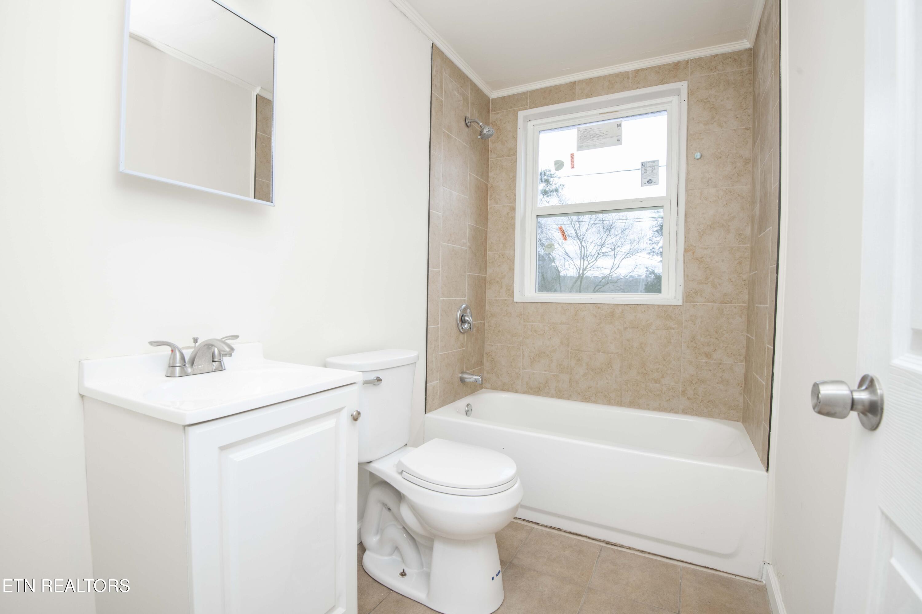 110 Paine Lane Oak Ridge, TN 37830 - Photo 15 of 37 bath_1