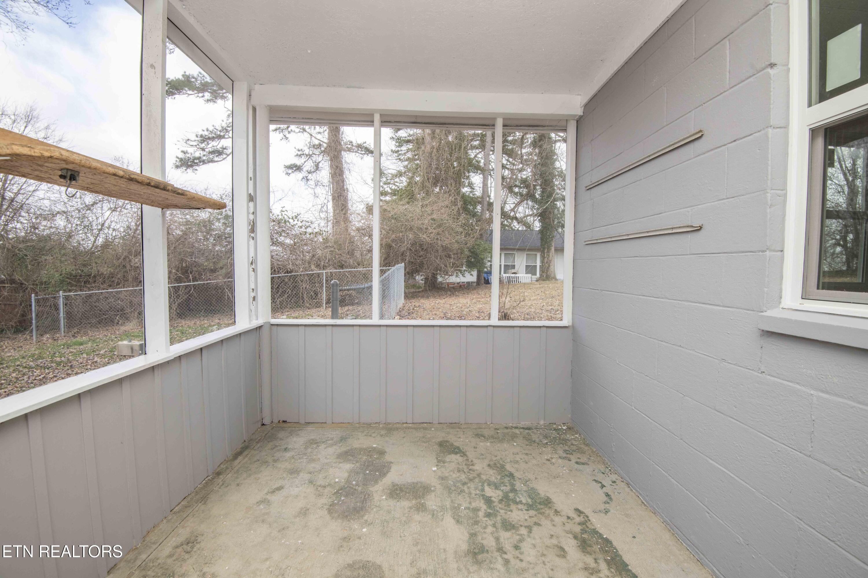 110 Paine Lane Oak Ridge, TN 37830 - Photo 29 of 37 porch_1