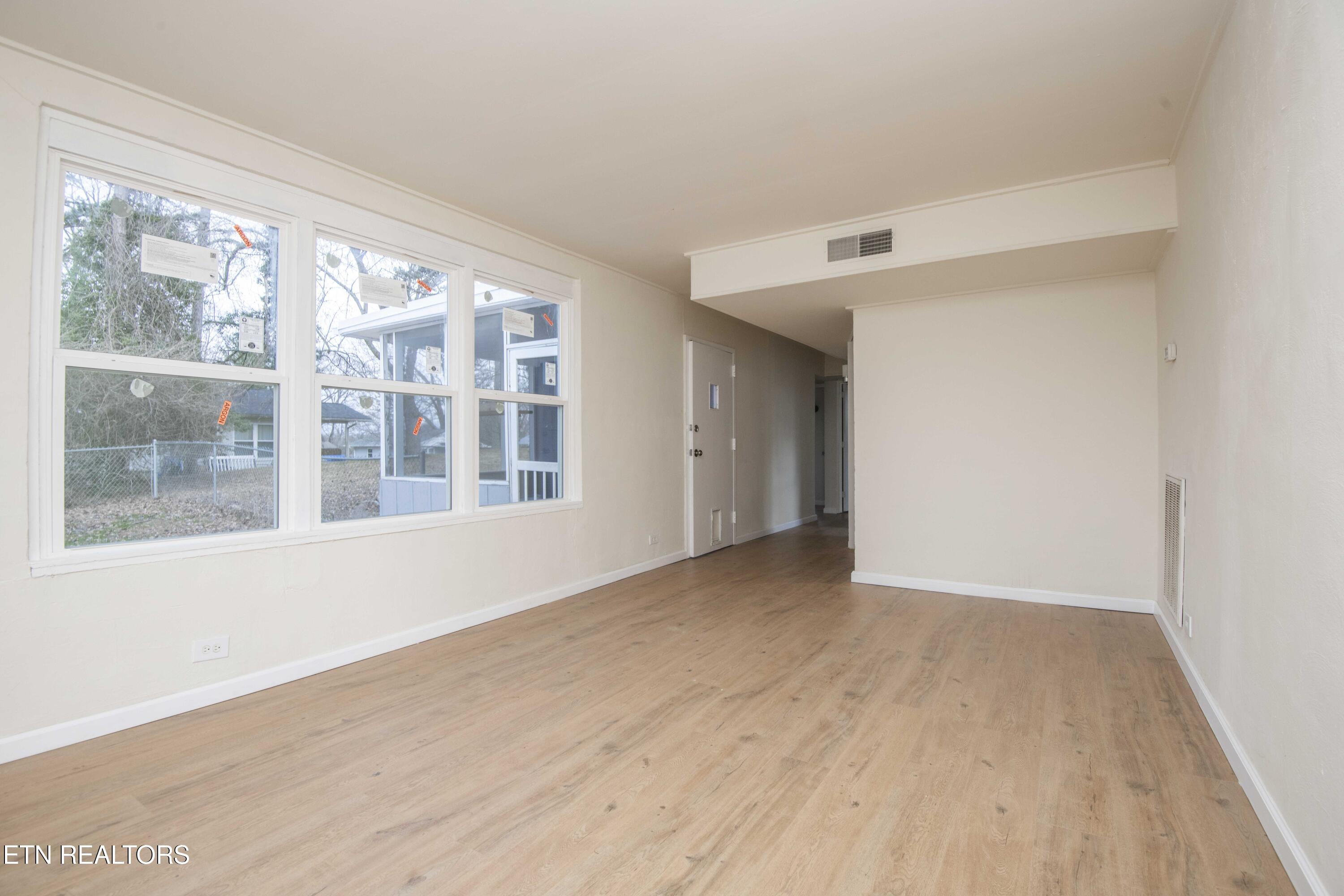 110 Paine Lane Oak Ridge, TN 37830 - Photo 5 of 37 living_1