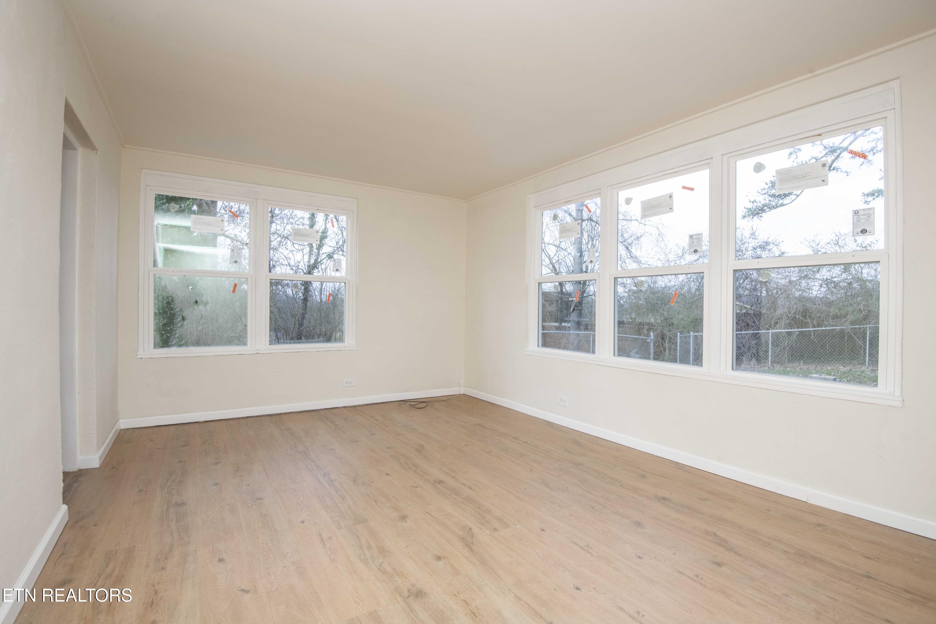 110 Paine Lane Oak Ridge, TN 37830 - Photo 7 of 37 living 2_1