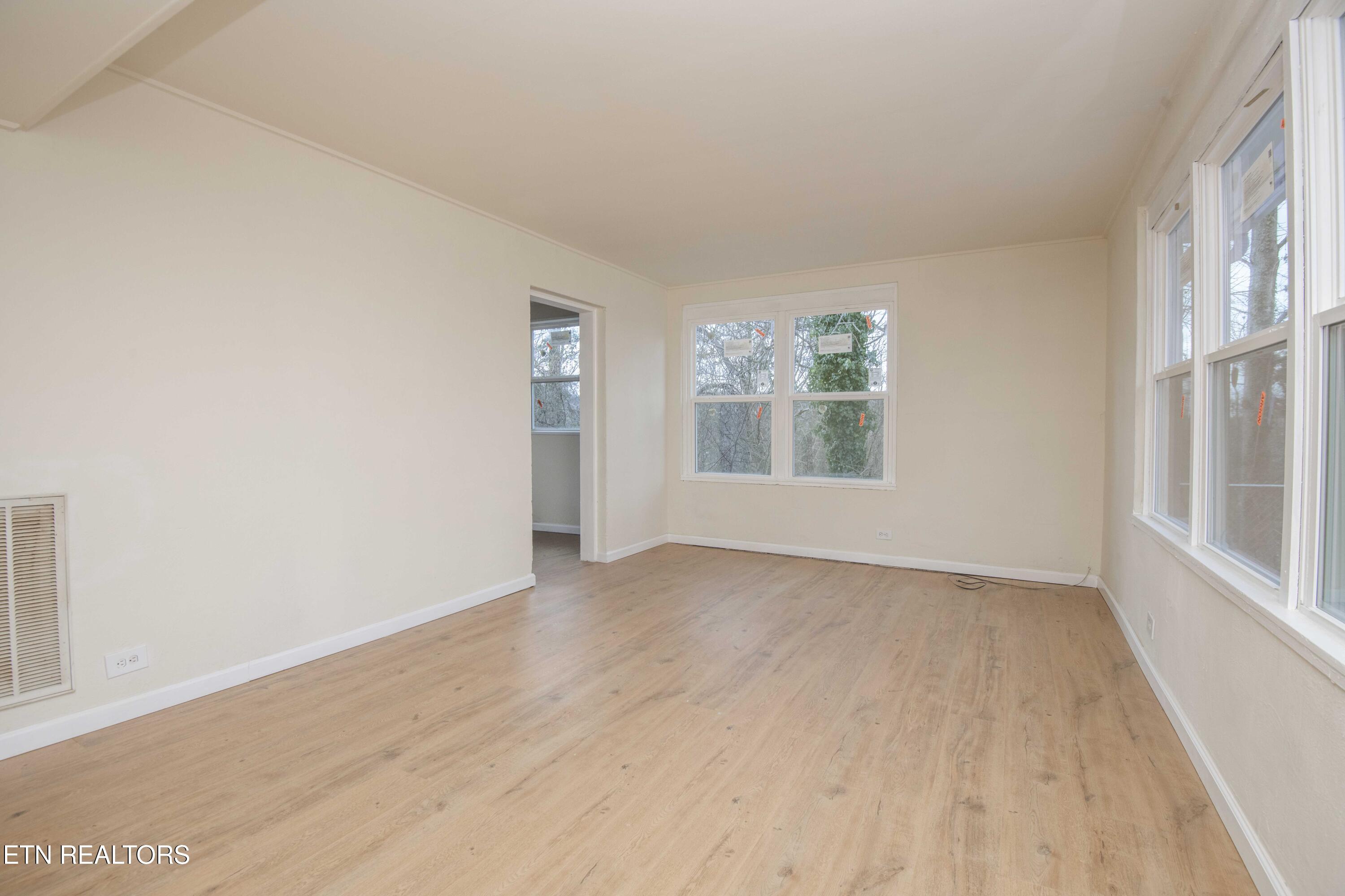 110 Paine Lane Oak Ridge, TN 37830 - Photo 8 of 37 living 3_1