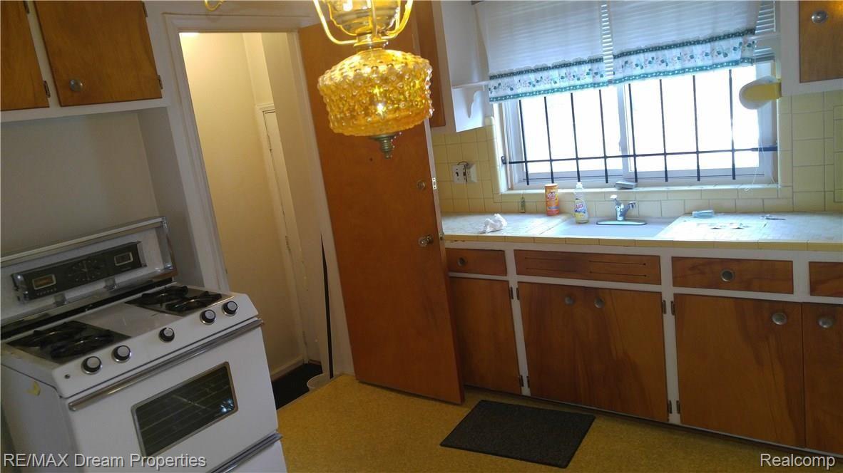 9023 Evergreen Road Detroit, MI 48228 - Photo 5 of 25 20160801_142422.jpg